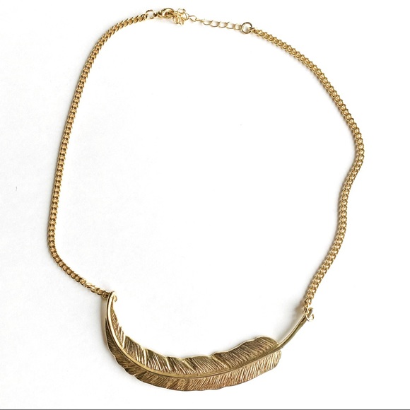 Gold chain necklace with leaf - Picture 2 of 8